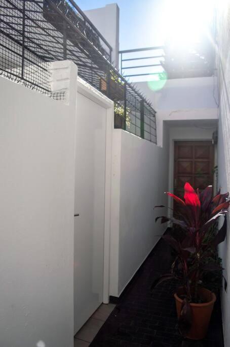 Hermoso y cómodo alojamiento con patio en Nuñez Buenos Aires Exterior foto
